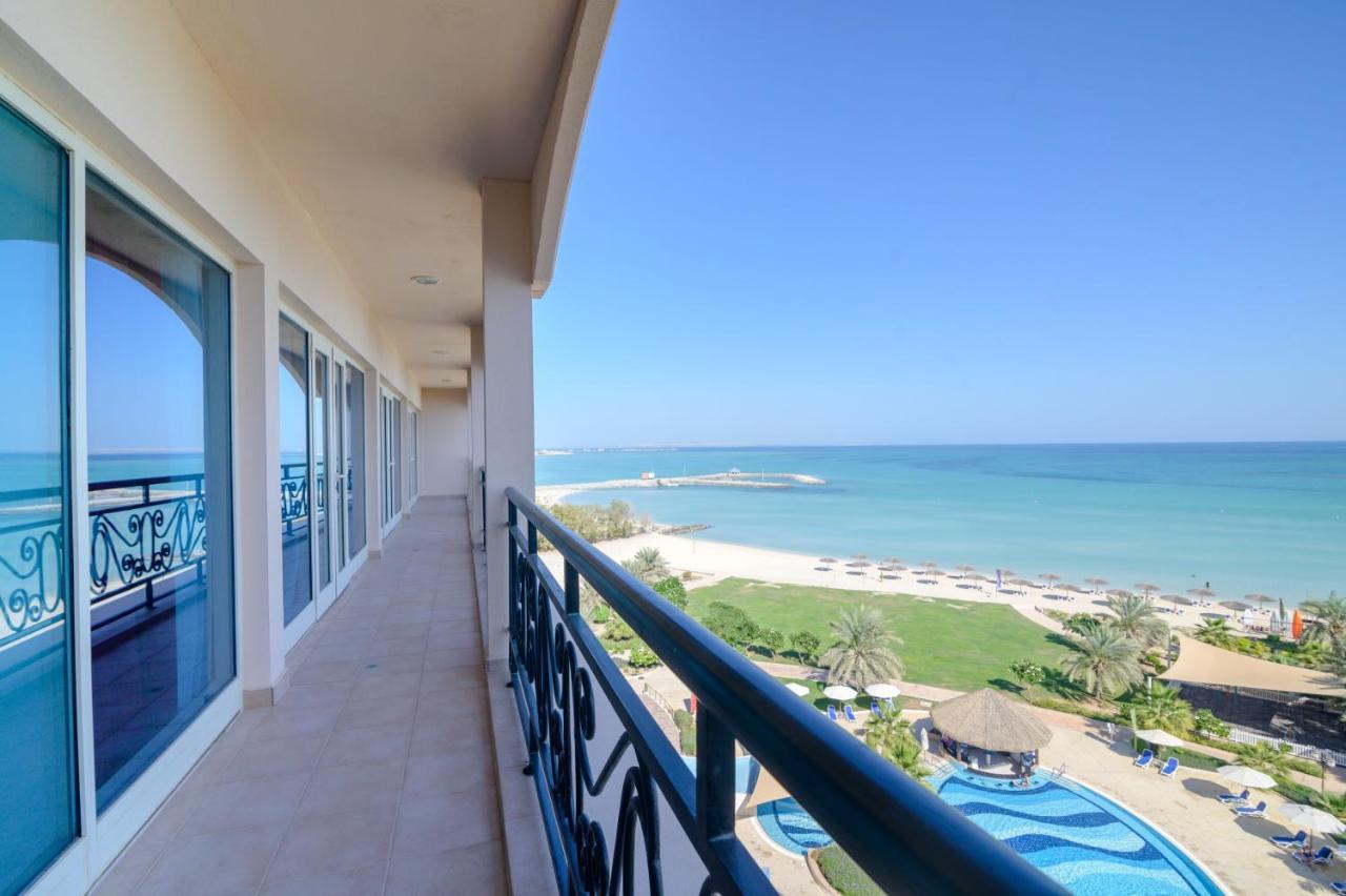 دانات منتجع جبل الظنة المظهر الخارجي الصورة Balcony of a suite at the Jumeirah Beach Hotel
