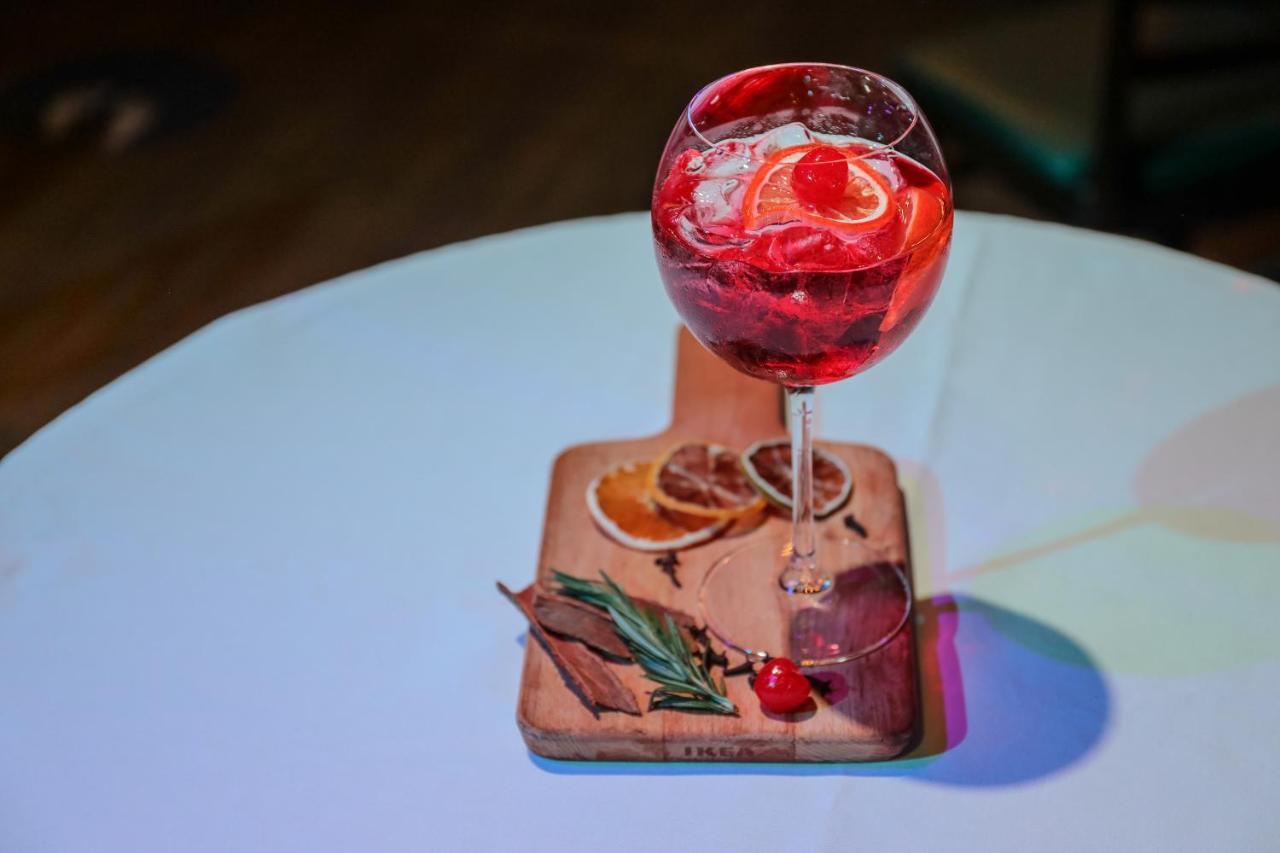 دانات منتجع جبل الظنة المظهر الخارجي الصورة A Negroni cocktail