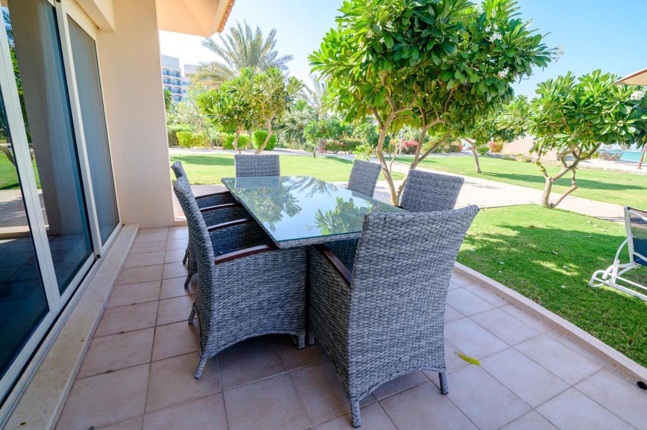 دانات منتجع جبل الظنة المظهر الخارجي الصورة A patio set